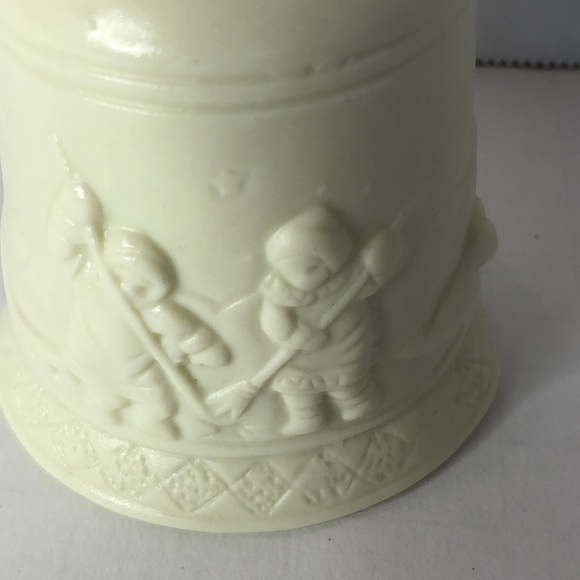 Vintage Arctic Kids Alaska Inuit Native Holiday Christmas Bisque Porcelain Bell - Picture 6 of 7